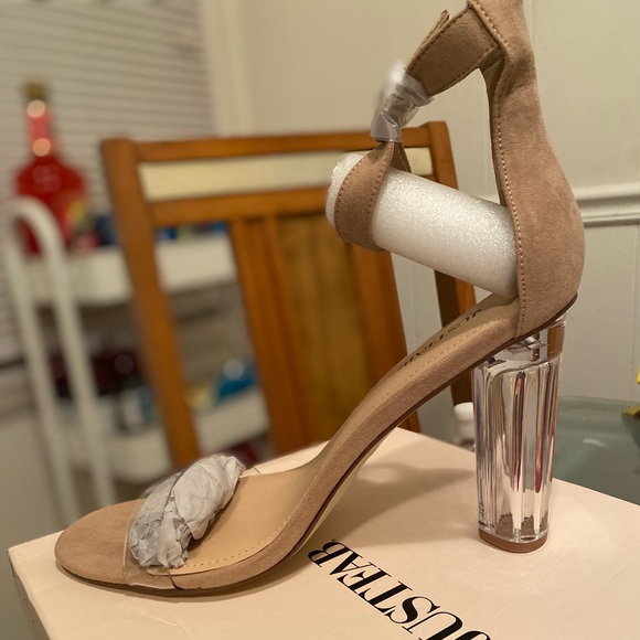 Nude and clean heel - Picture 1 of 2